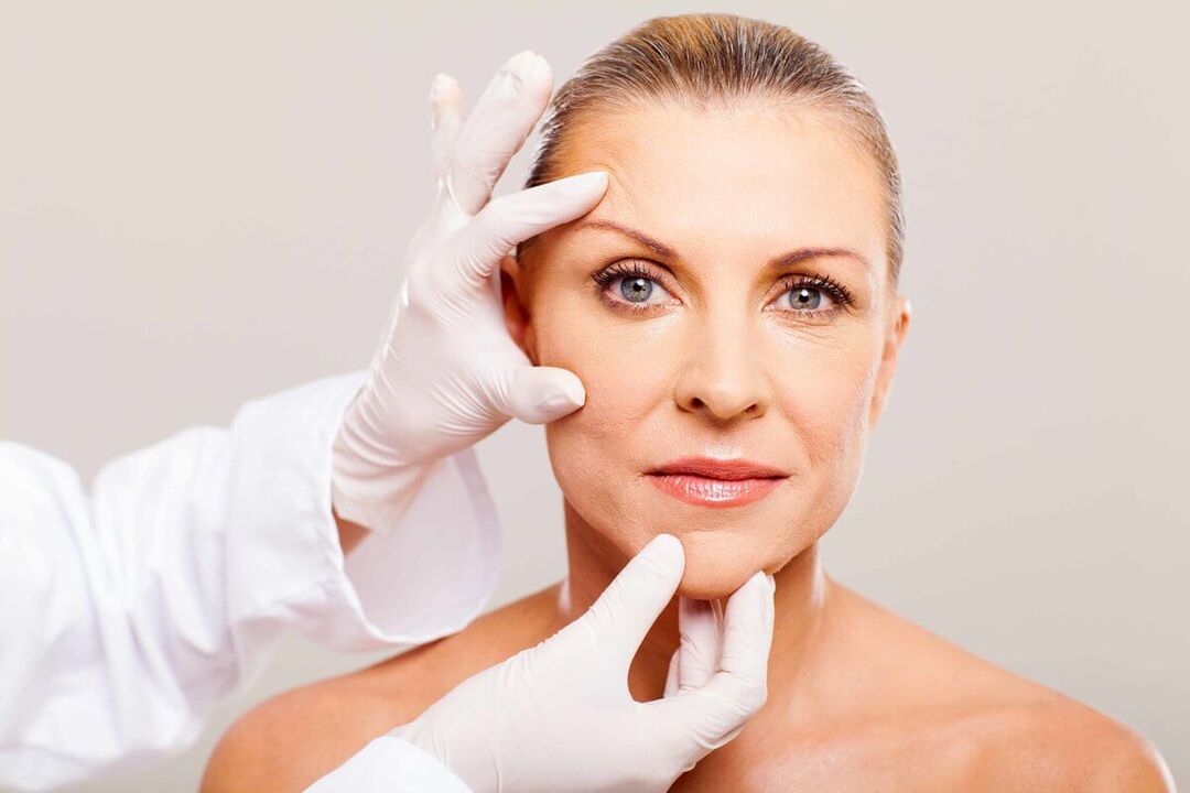 Le cosmétologue sélectionnera la méthode appropriée de rajeunissement de la peau du visage